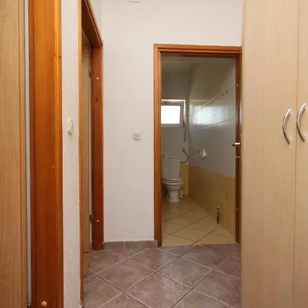 Family Friendly Apartments With A Swimming Pool Vodice - 6261 Apartman *