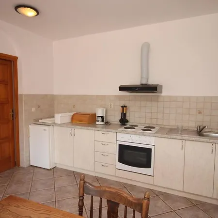 Apartman Family Friendly With A Swimming Pool - 6261 Vodice