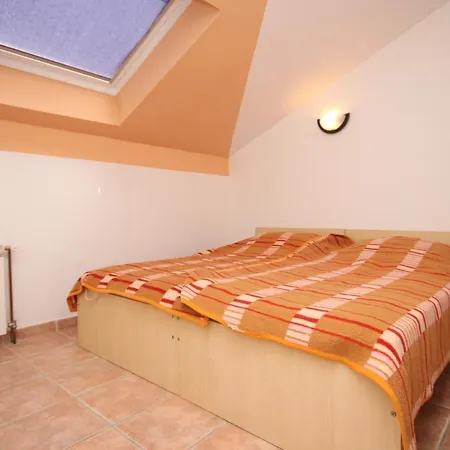 Apartman Family Friendly With A Swimming Pool - 6261 Vodice