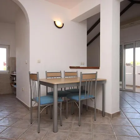 Apartman Family Friendly With A Swimming Pool - 6261 Vodice