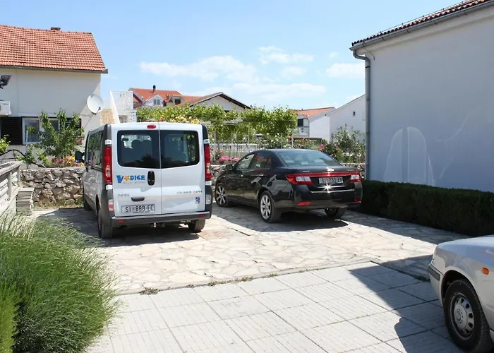 Daire Family Friendly With A Swimming Pool - 6261 Vodice