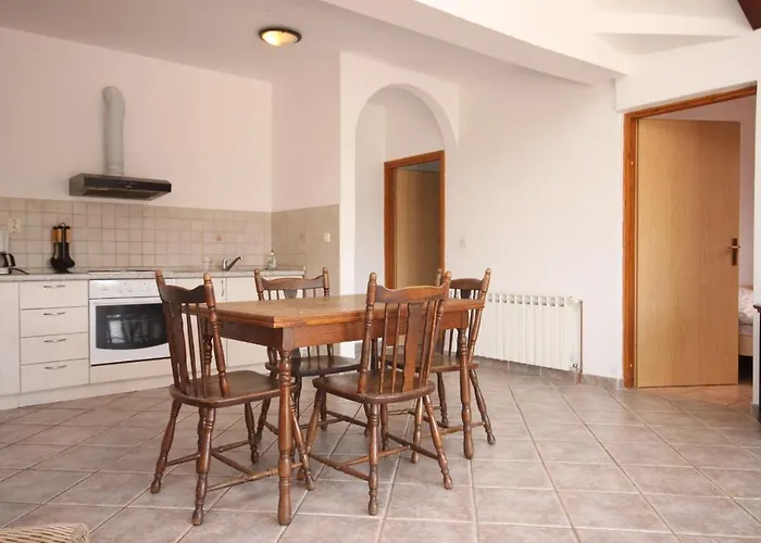 Family Friendly With A Swimming Pool - 6261 Daire Vodice