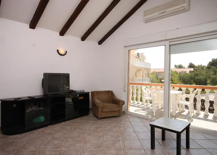 Appartement Family Friendly With A Swimming Pool - 6261 Vodice